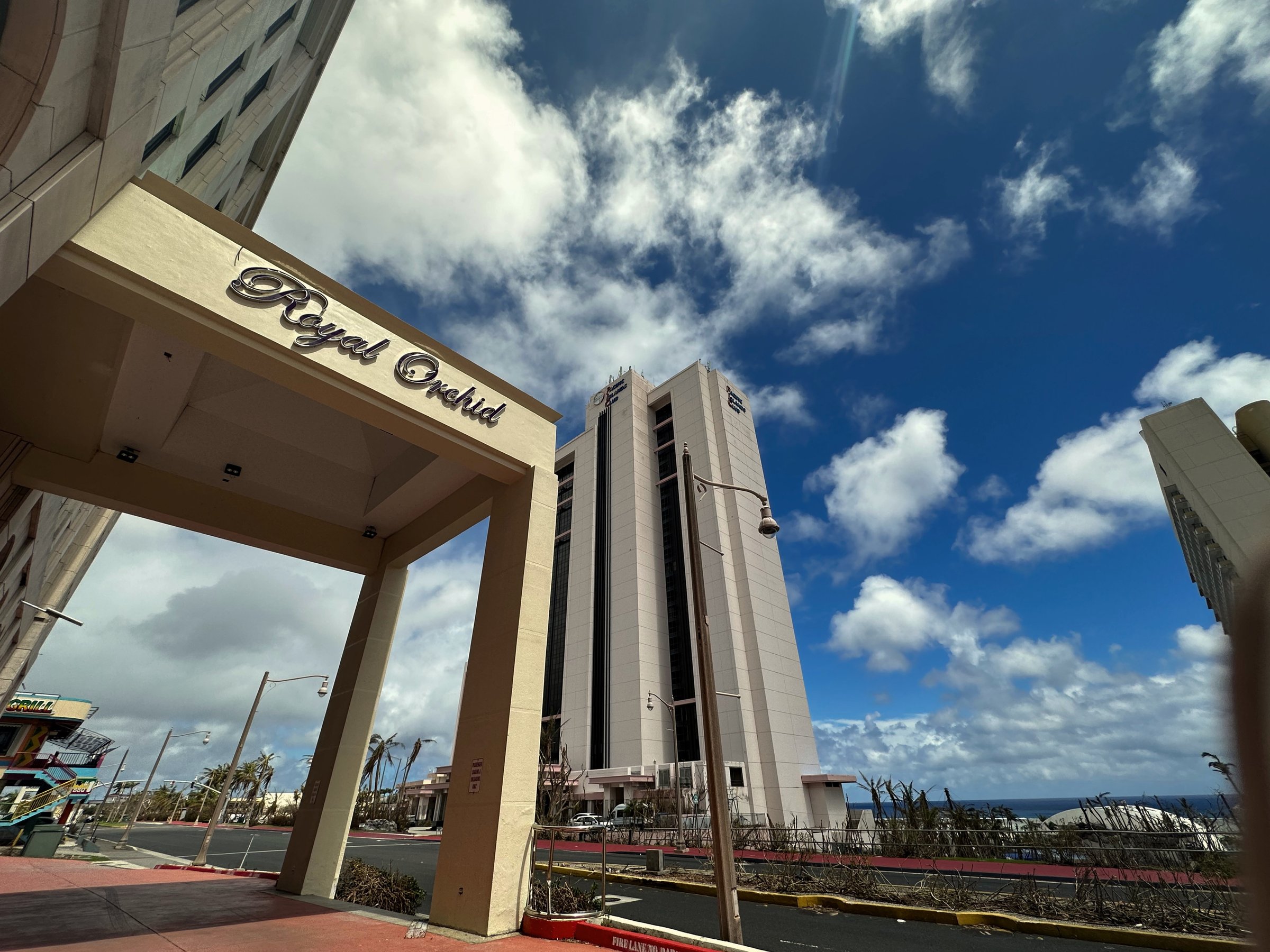 hotel entrance alt