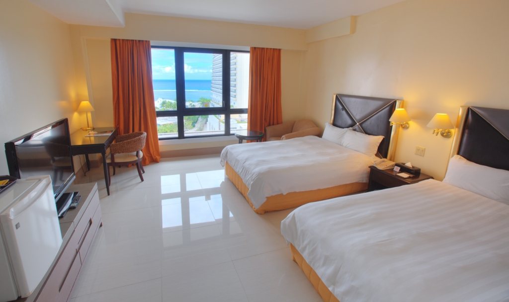 room twin window view